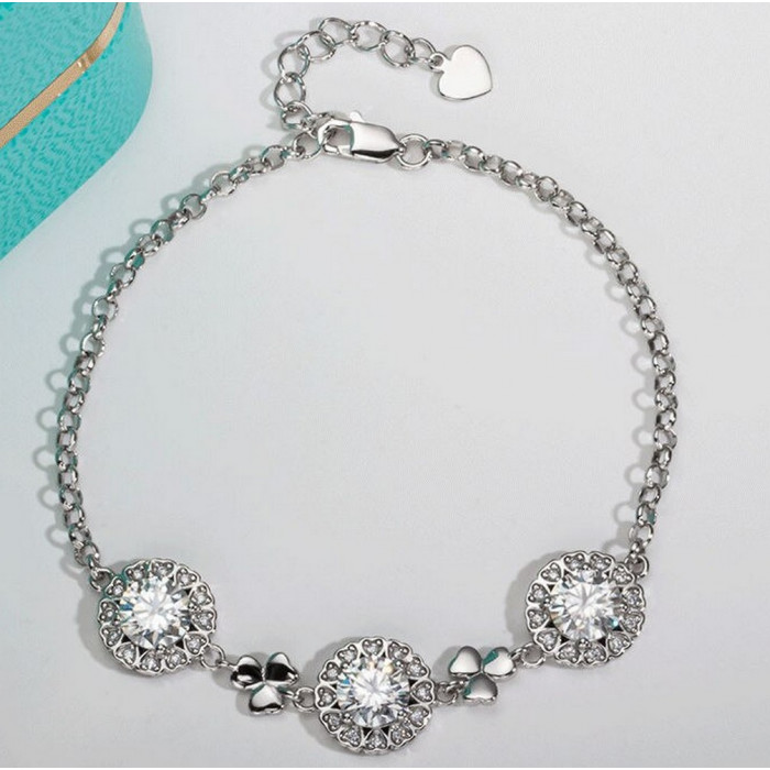 Bracelet à trèfle Moissanite