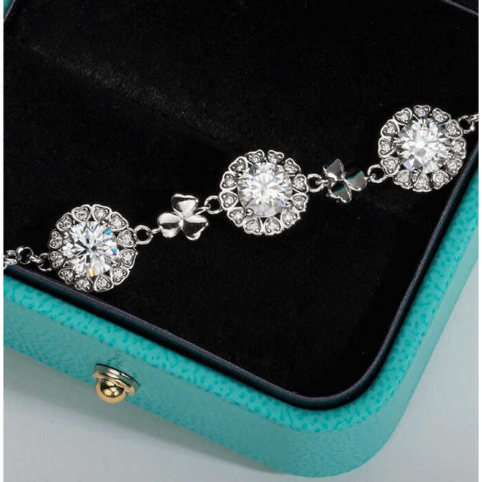 Bracelet à trèfle Moissanite