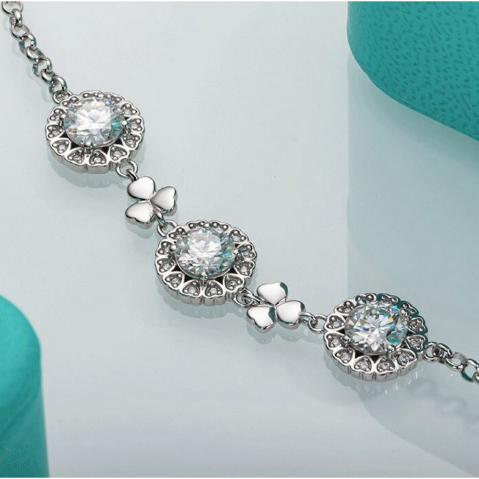 Bracelet à trèfle Moissanite