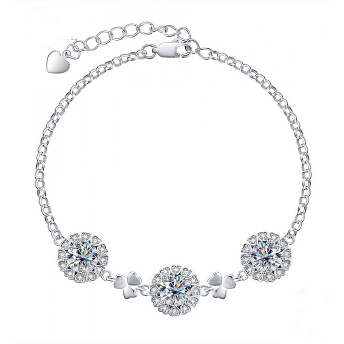 Bracelet à trèfle Moissanite