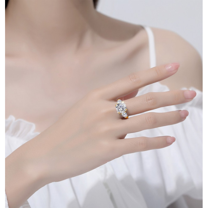 Shannon Bague Moissanite