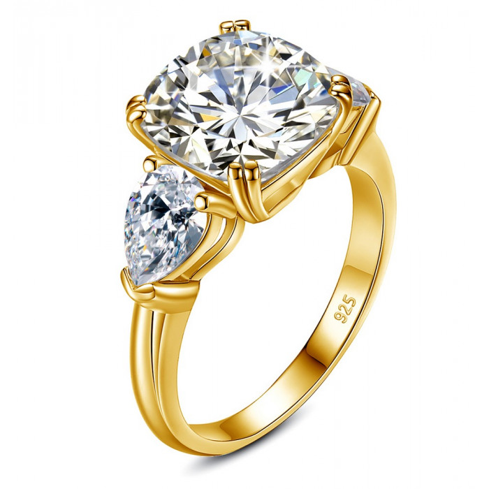 Shannon Bague Moissanite