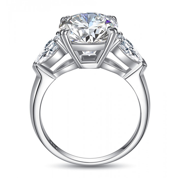 Ayla Bague Moissanite
