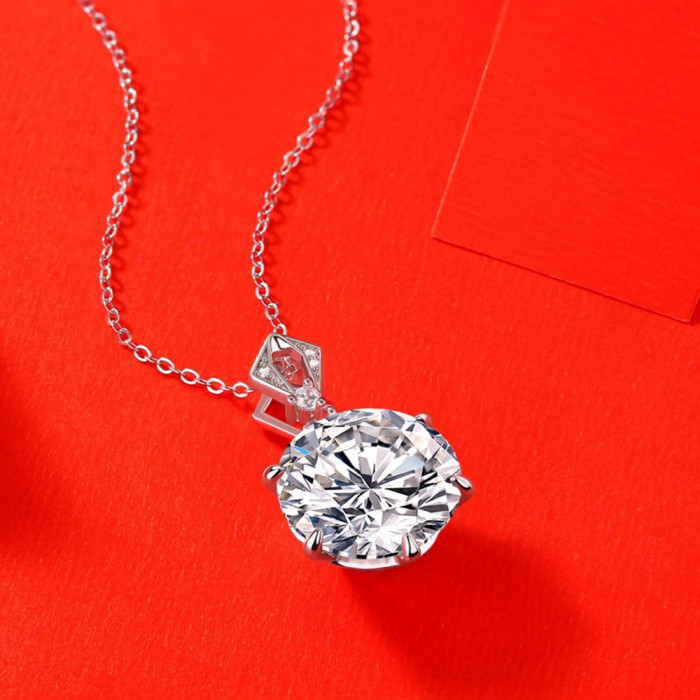 Chanela Collier Pendentif croix Moissanite