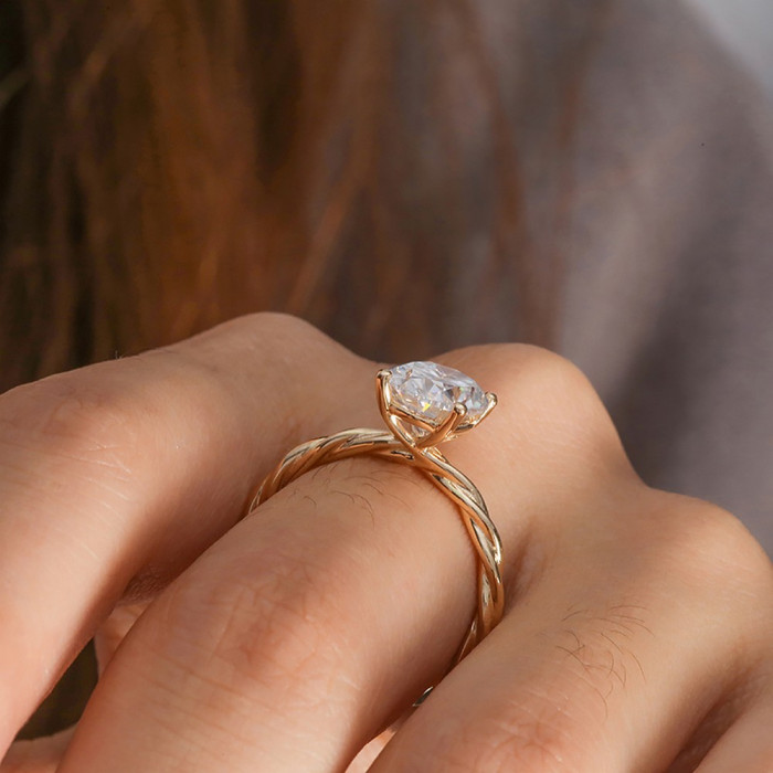 Lyla bague Moissanite en Or