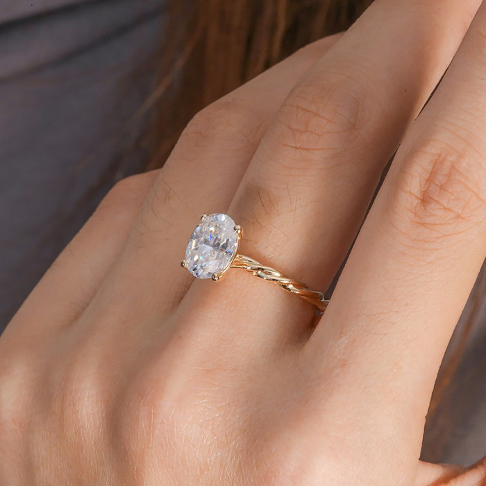 Lyla bague Moissanite en Or