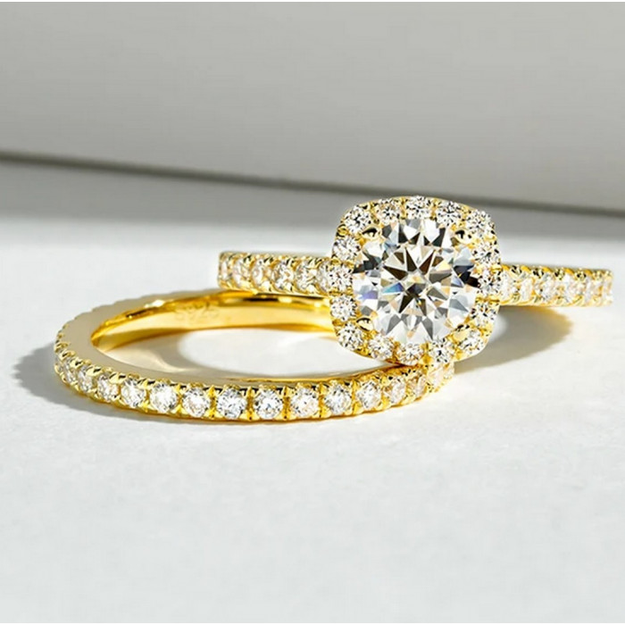Leslie Bague Moissanite