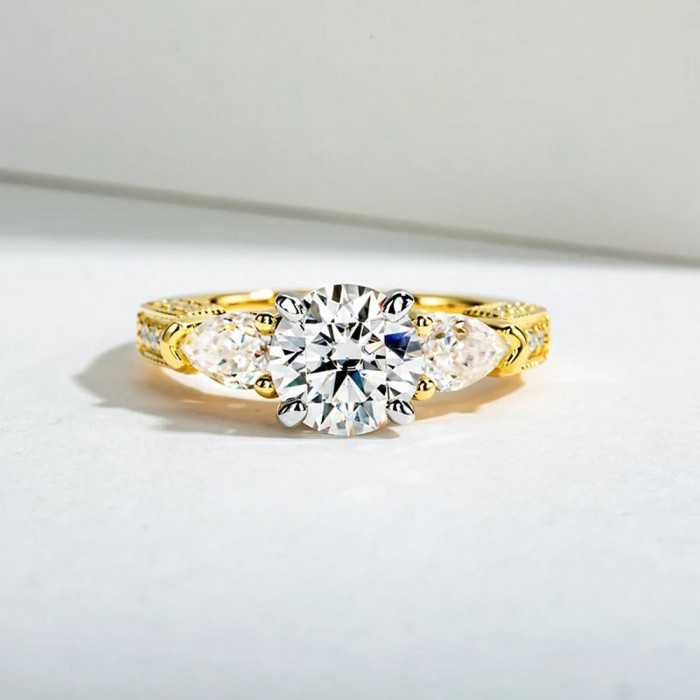 Carmela Bague Moissanite