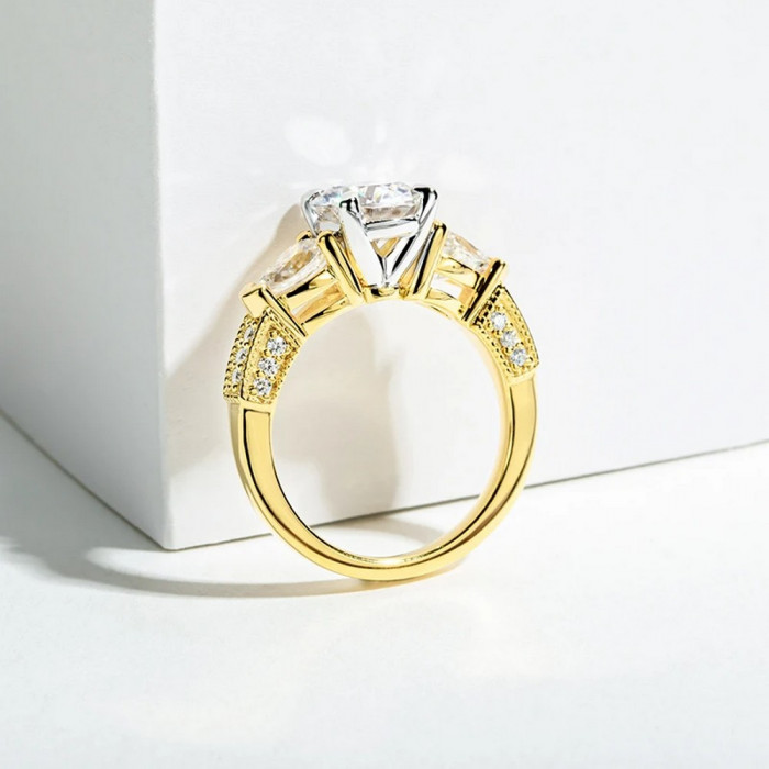 Carmela Bague Moissanite