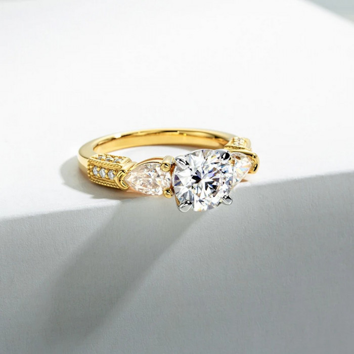 Carmela Bague Moissanite
