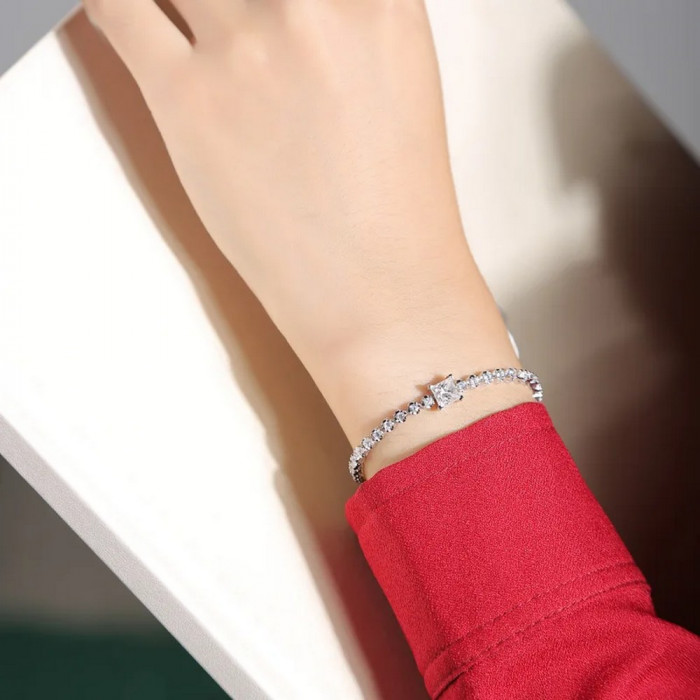 Keya Bracelet Moissanite