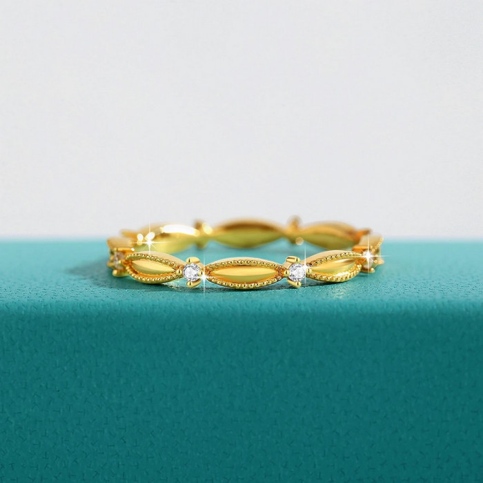 Fanny Alliance Or 18 CT avec Moissanite