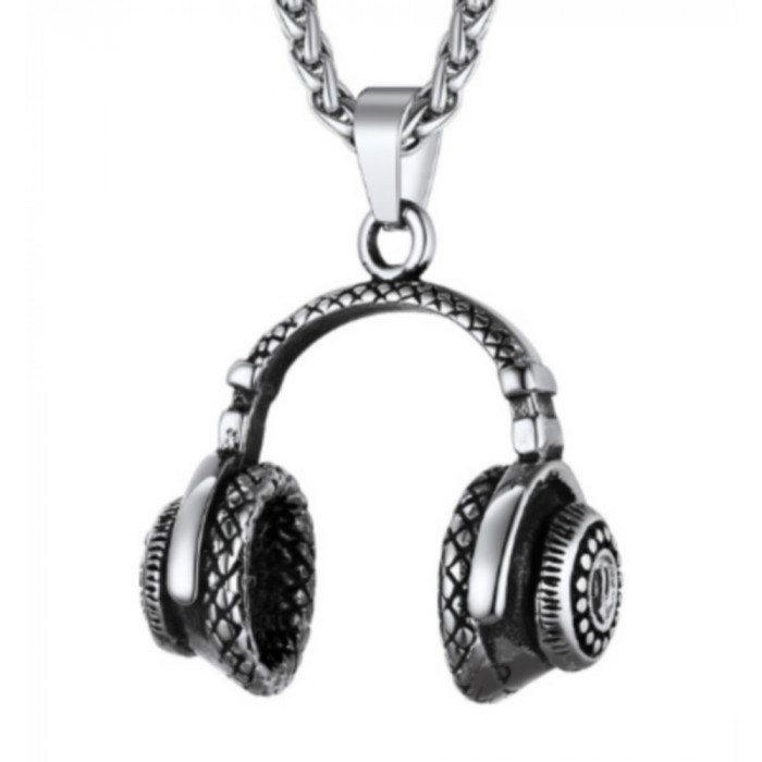 Chaine et pendentif casque