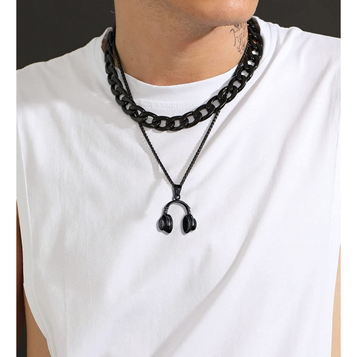 Chaine avec pendentif casque