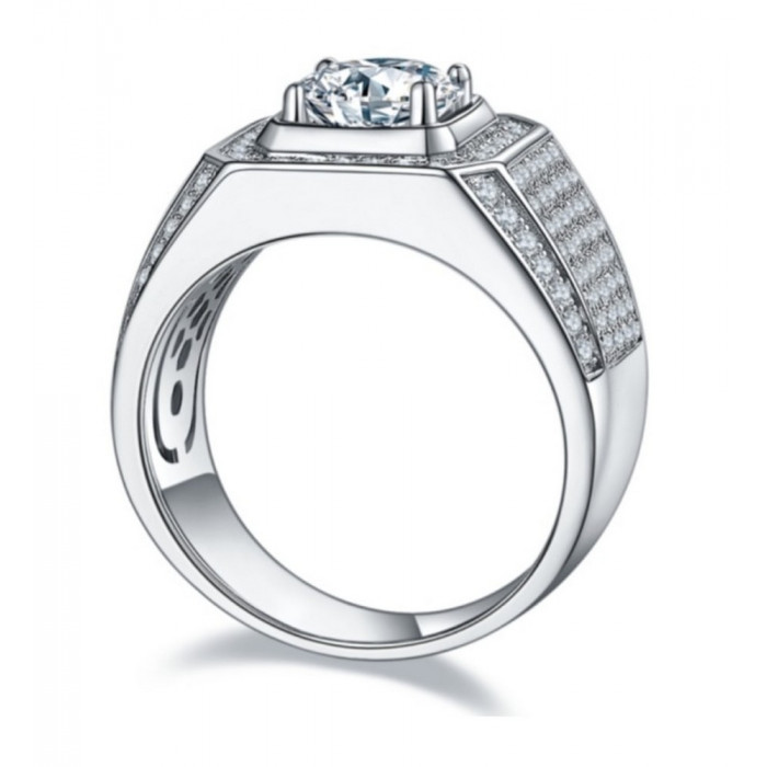 Chevalière en argent avec Moissanite